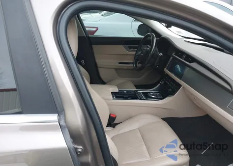 2016 Jaguar Xf 35T Prestige z USA, uszkodzony, nr VIN SAJBK4BV6GCY20564